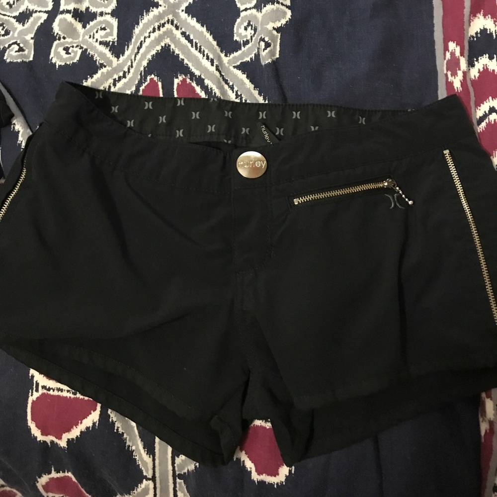 Black Hurley Short
