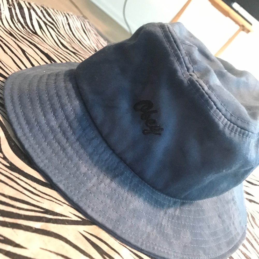 Obey bucket hat