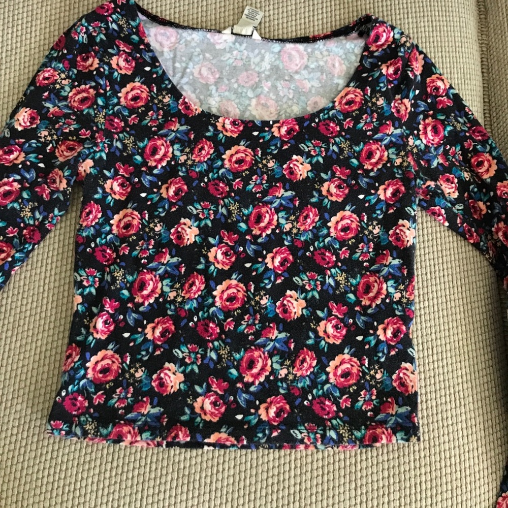 Forever 21 Cropped Floral Long Sleeve