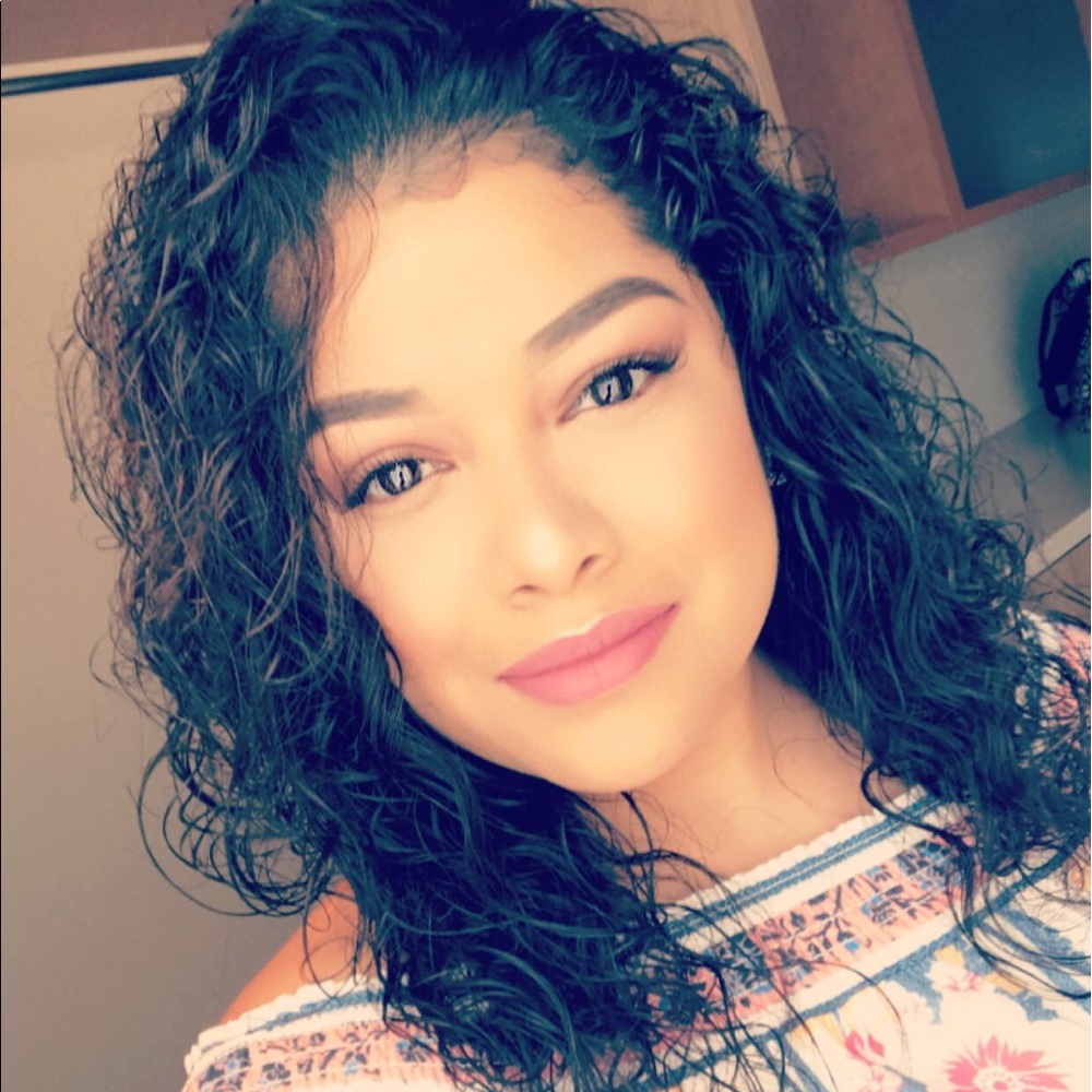 Meet your Posher, Crystal