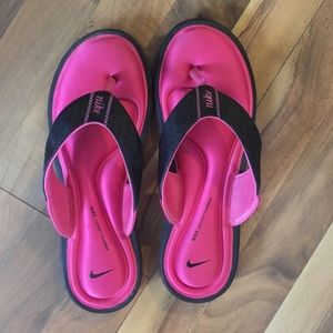 Nike comfort footbed sandals
