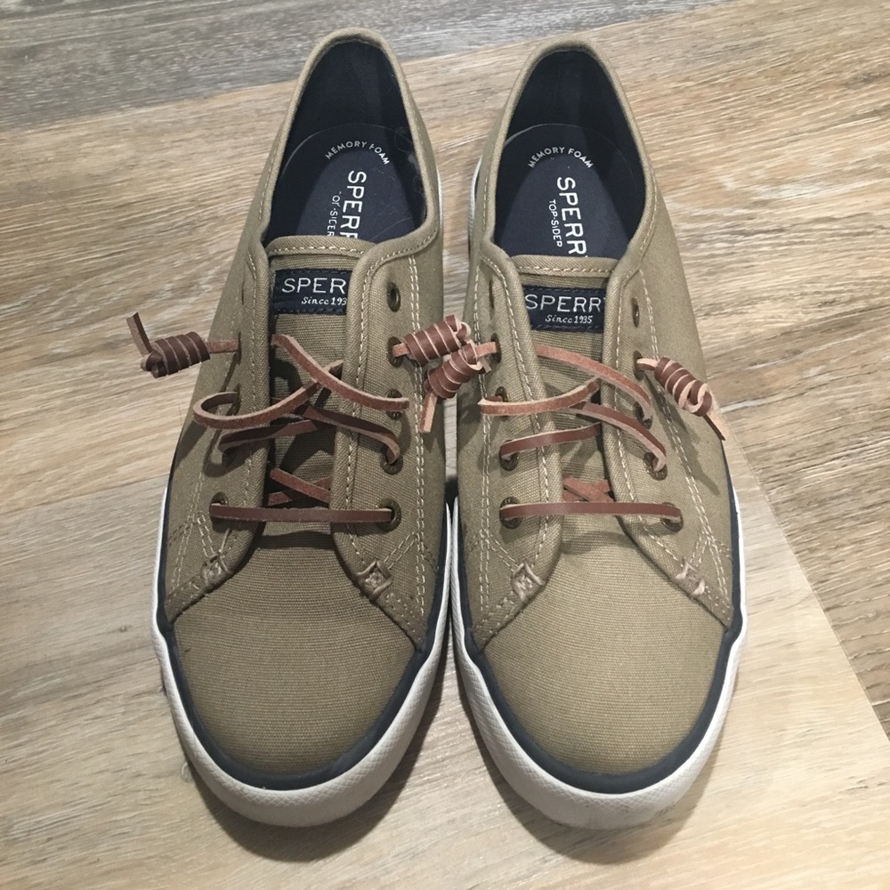 Woman's Sperry Shoes size 7.5