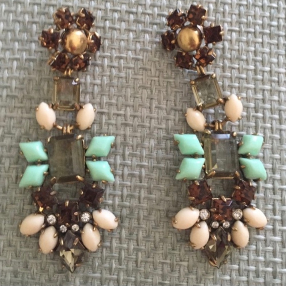 Melanie chandelier earnings
