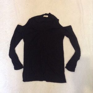 Open shoulder long sleeve top