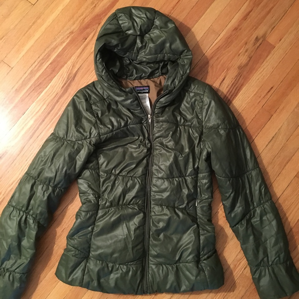 Patagonia pine green down puffer with hood