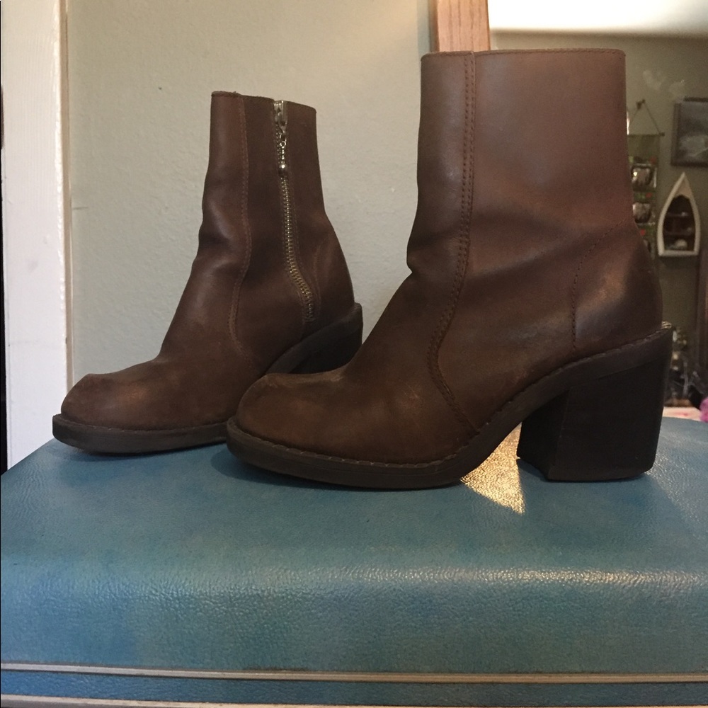 Steve Madden 90s Vintage Chunky Heel Ankle Boot