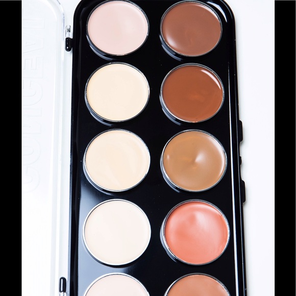 Cream Foundation Pallete - Picture 3 of 3