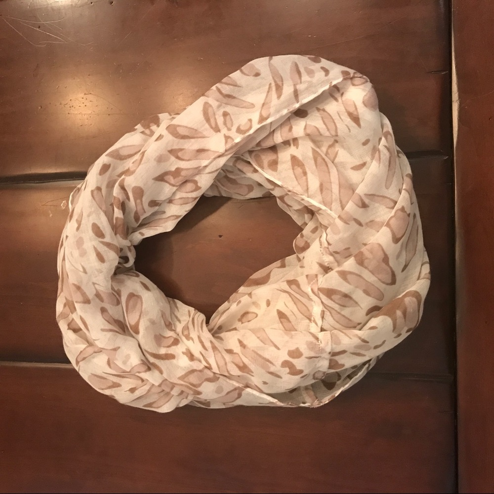 Cheetah print infinity scarf, NWOT.