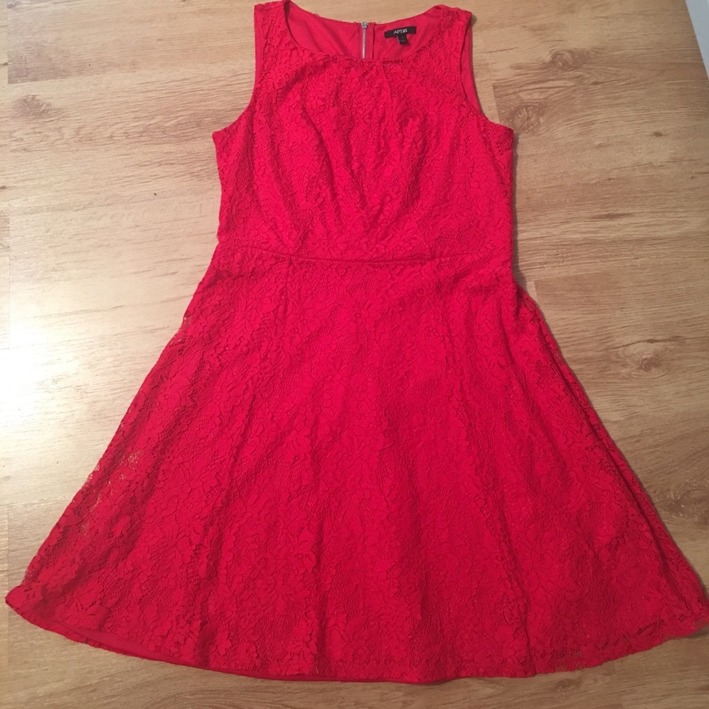 Red sleeveless lace dress