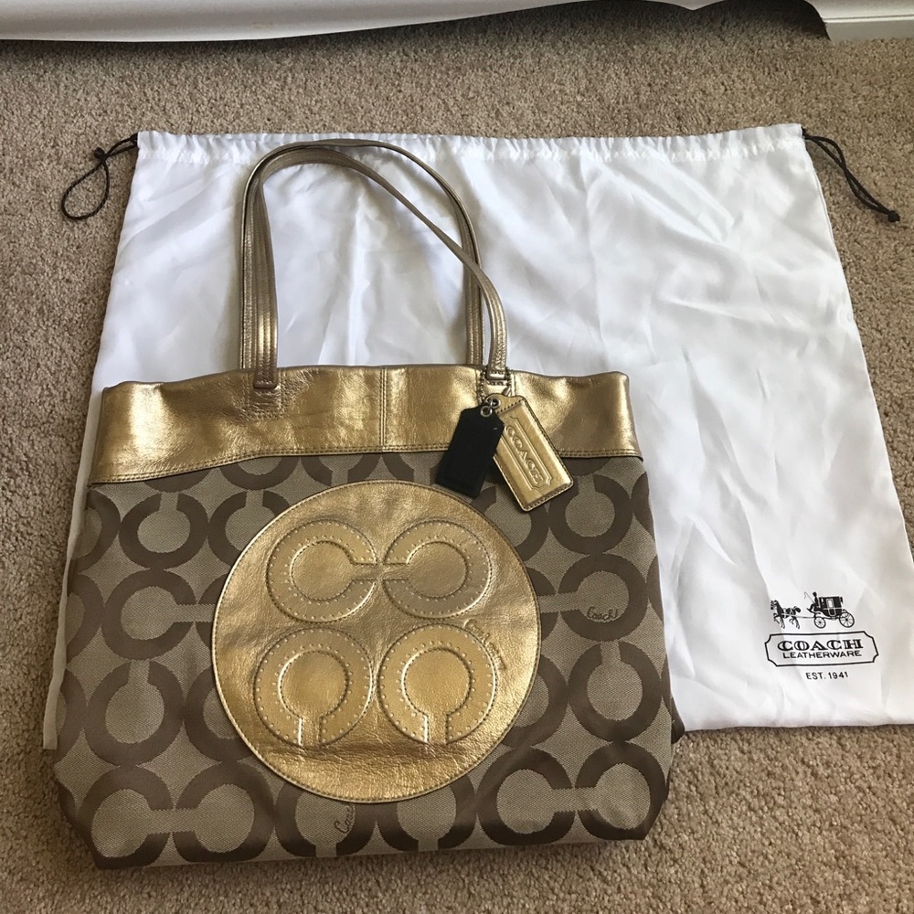 SOLD on Ⓜ️ Coach purse with dustbag