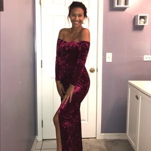 Velvet long and long sleeve dress