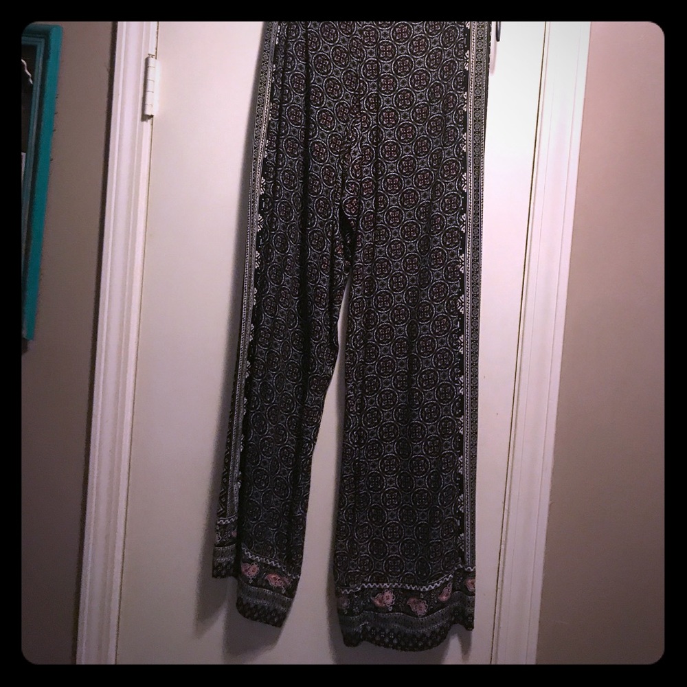 Very cute wide leg palazzo pants