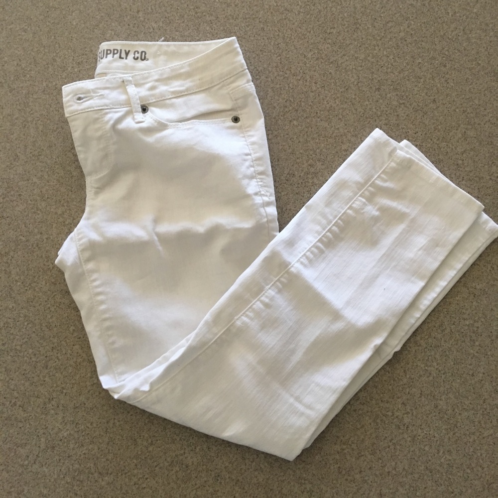 SOLD ✨ White Crop Pants