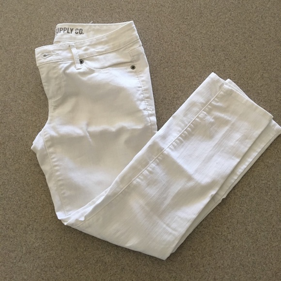 SOLD ✨ White Crop Pants - Picture 1 of 4