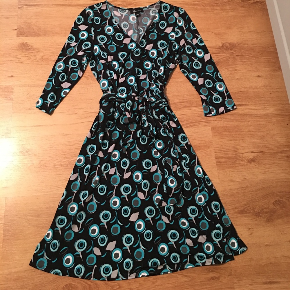 3/4 sleeve wrap like dress with attached belt