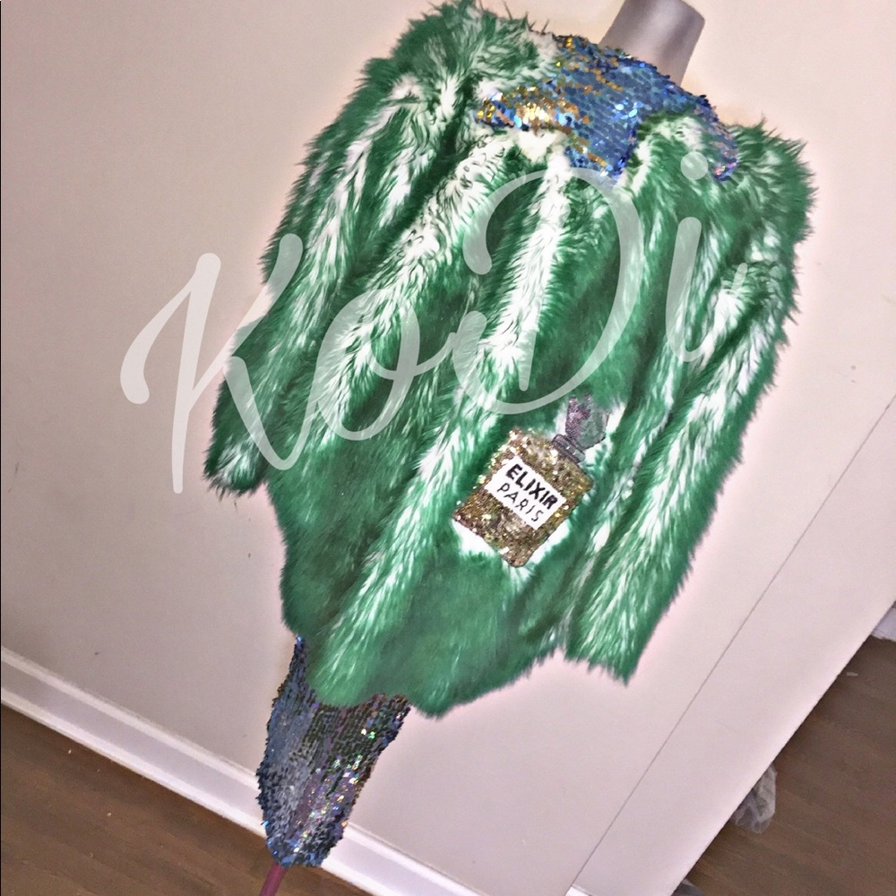 LOOKIN LIKE I CAUGHT AH LICK FAUX FUR COAT( NEW )