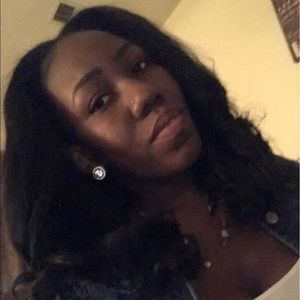 Meet your Posher, Aisha