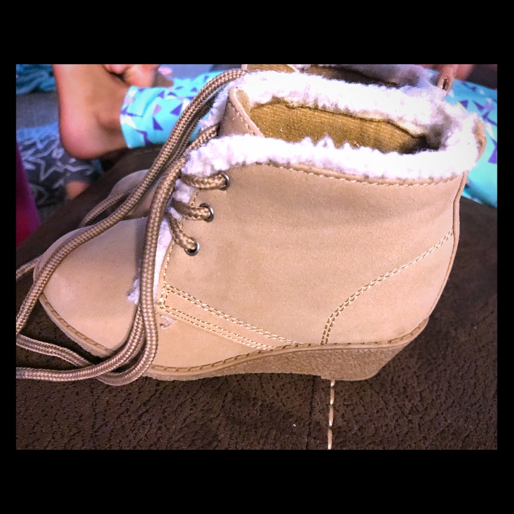 SOLD. Toddler Girl Wedged boots