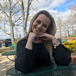 Meet your Posher, Olivia