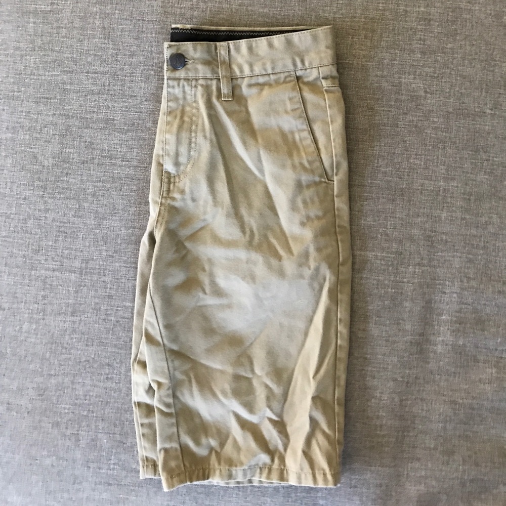 Volcom khaki shorts