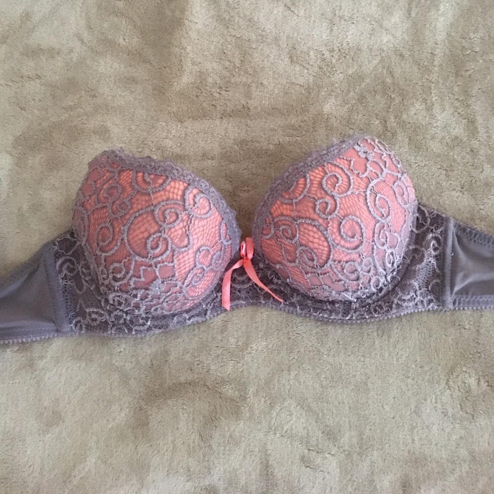 Lacy Strapless Bra