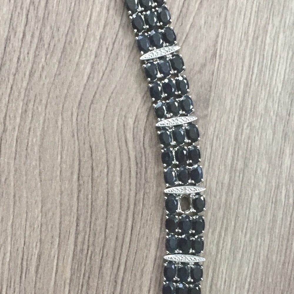 Beautiful sapphire bracelet with diamond chips