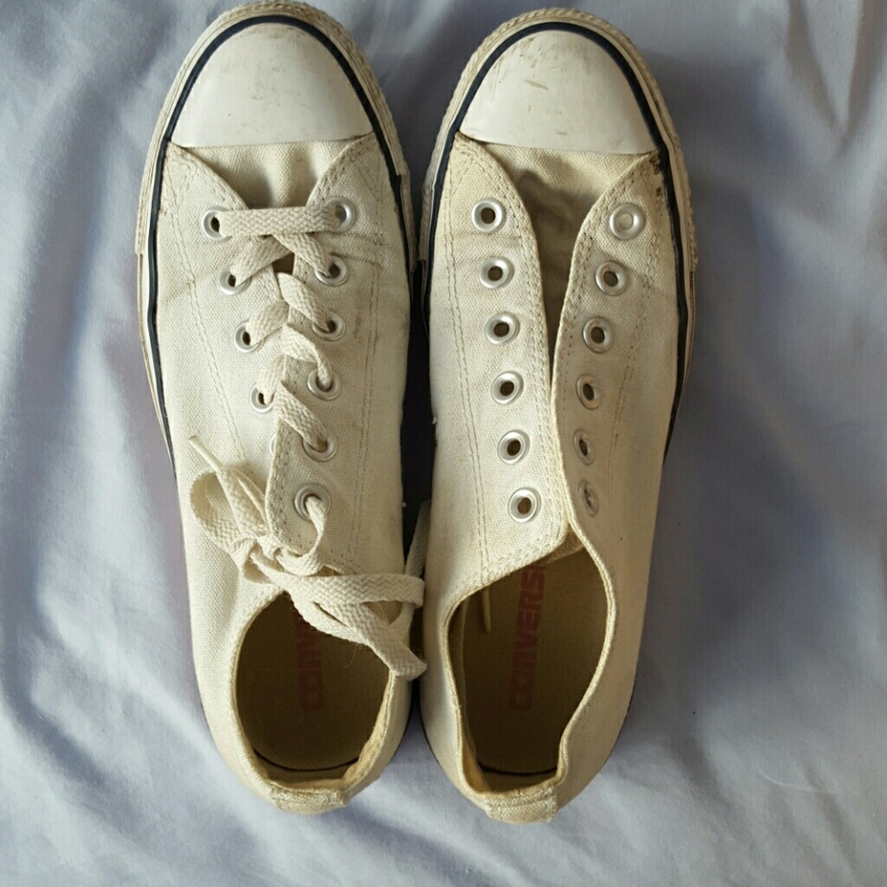 White converse sneakers missing one set laces 8