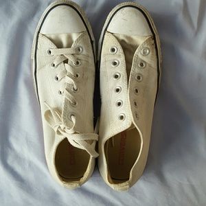 White converse sneakers missing one set laces 8