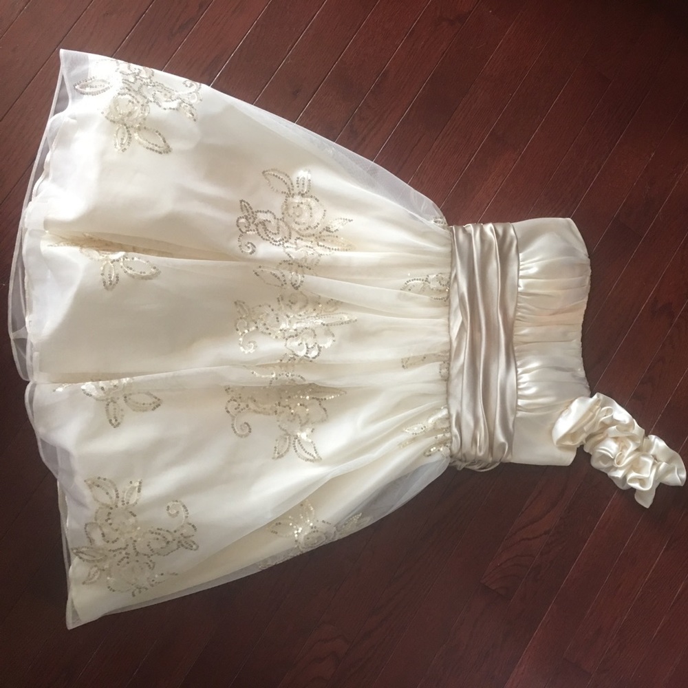 Adorable gold homecoming dress