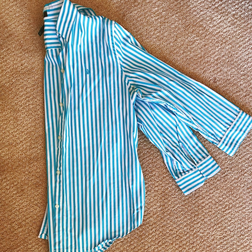 RALPH LAUREN BUTTON TOP WORN W/ 💙