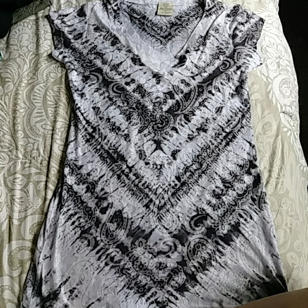 The balance collection top by Marika