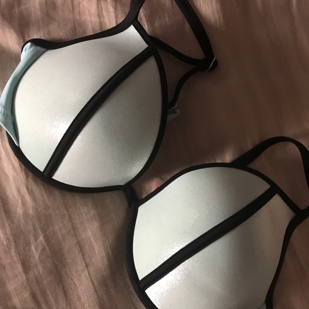 🔴DONATING SOON!! Shimmery push-up bikini top