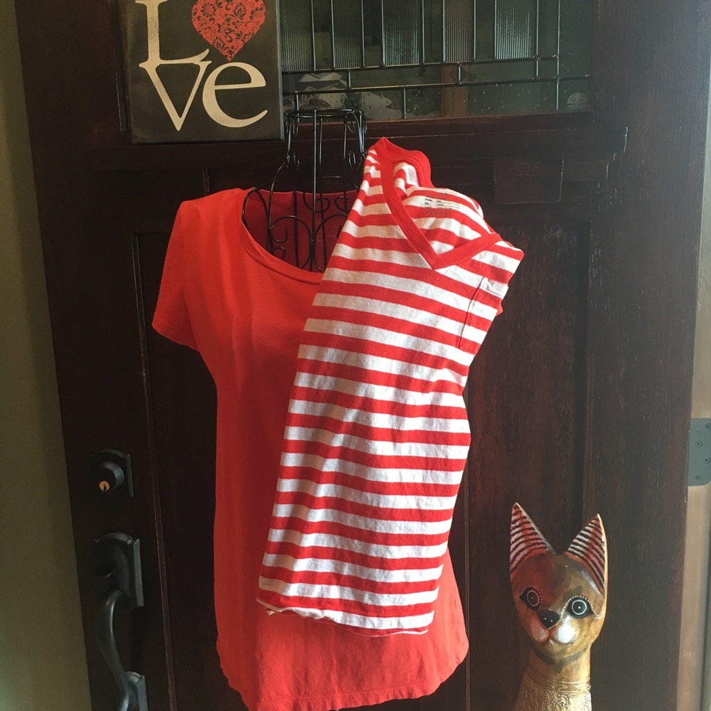 2 Gap t-shirts in XS!