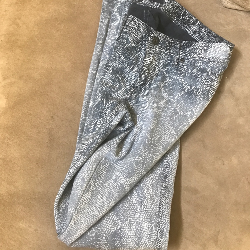 Size 28 rich & skinny snake skin skinnies