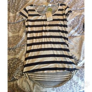 FLASH SALE!!! 🌻🌻🌻 Stripe t shirt