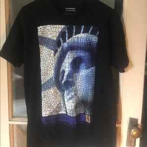 SEAN JOHN T-Shirt. Statue of Liberty. Black &Blue