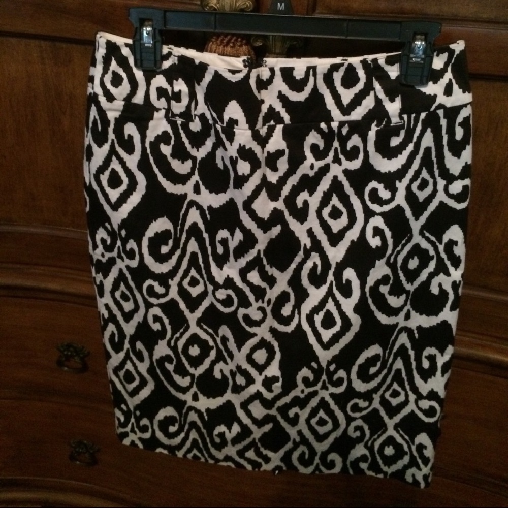 White House Black Market skirt - light wear
