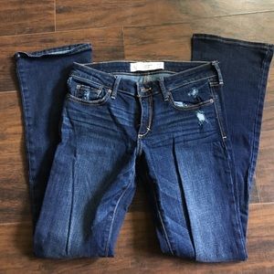 Like new "destroyed" A&F bootcut jeans size 2S