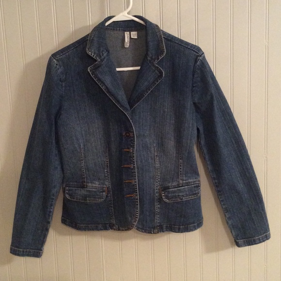 Cute jean jacket - Picture 1 of 2