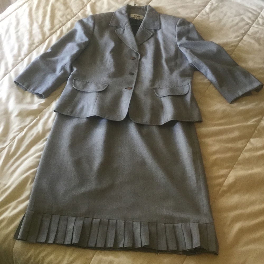 Le Suit Womens Gray Three Button Skirt Suit Set 14