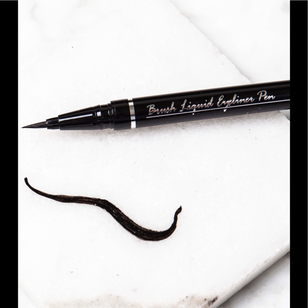 Liquid Liner- felt tip pen