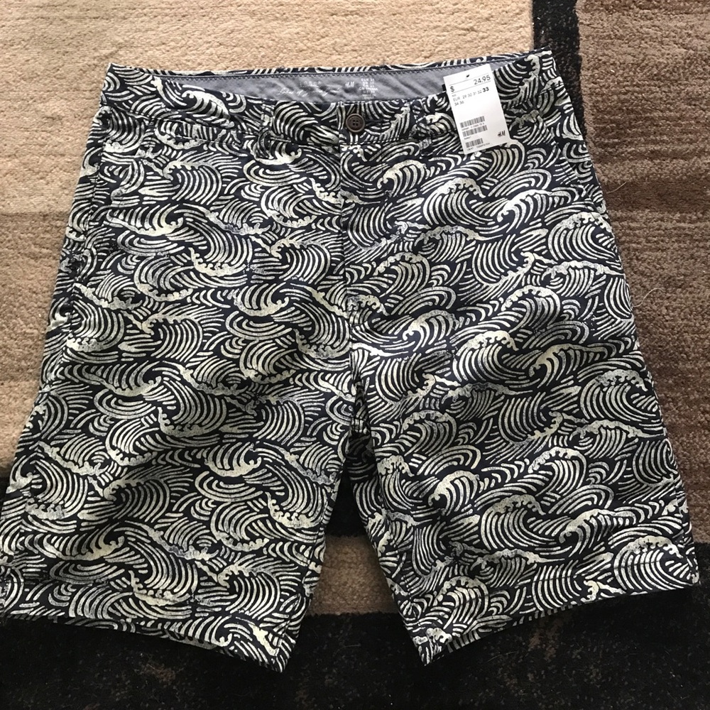 Printed short size 33 brand new from H&M