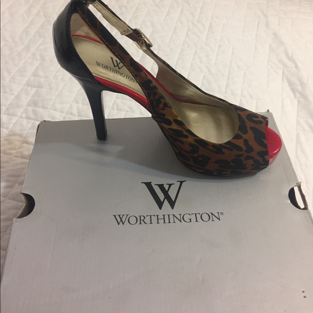BRAND NEW heels - Picture 1 of 3