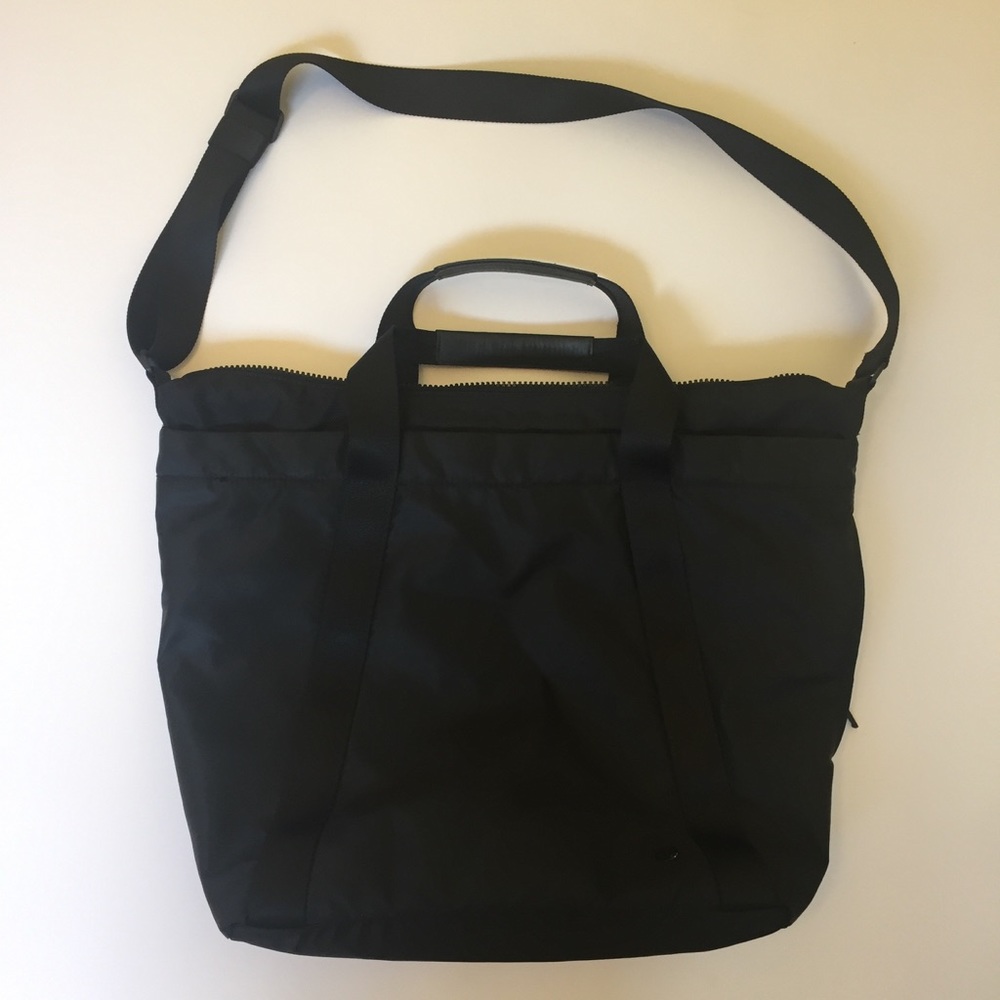 EUC lululemon carry the day black messenger bag