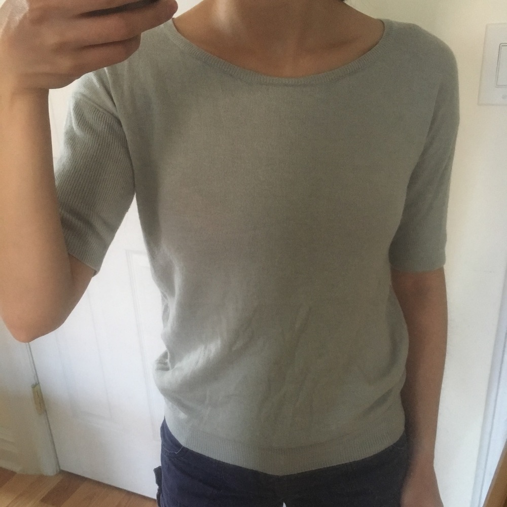Light grey sweater in excellent condition