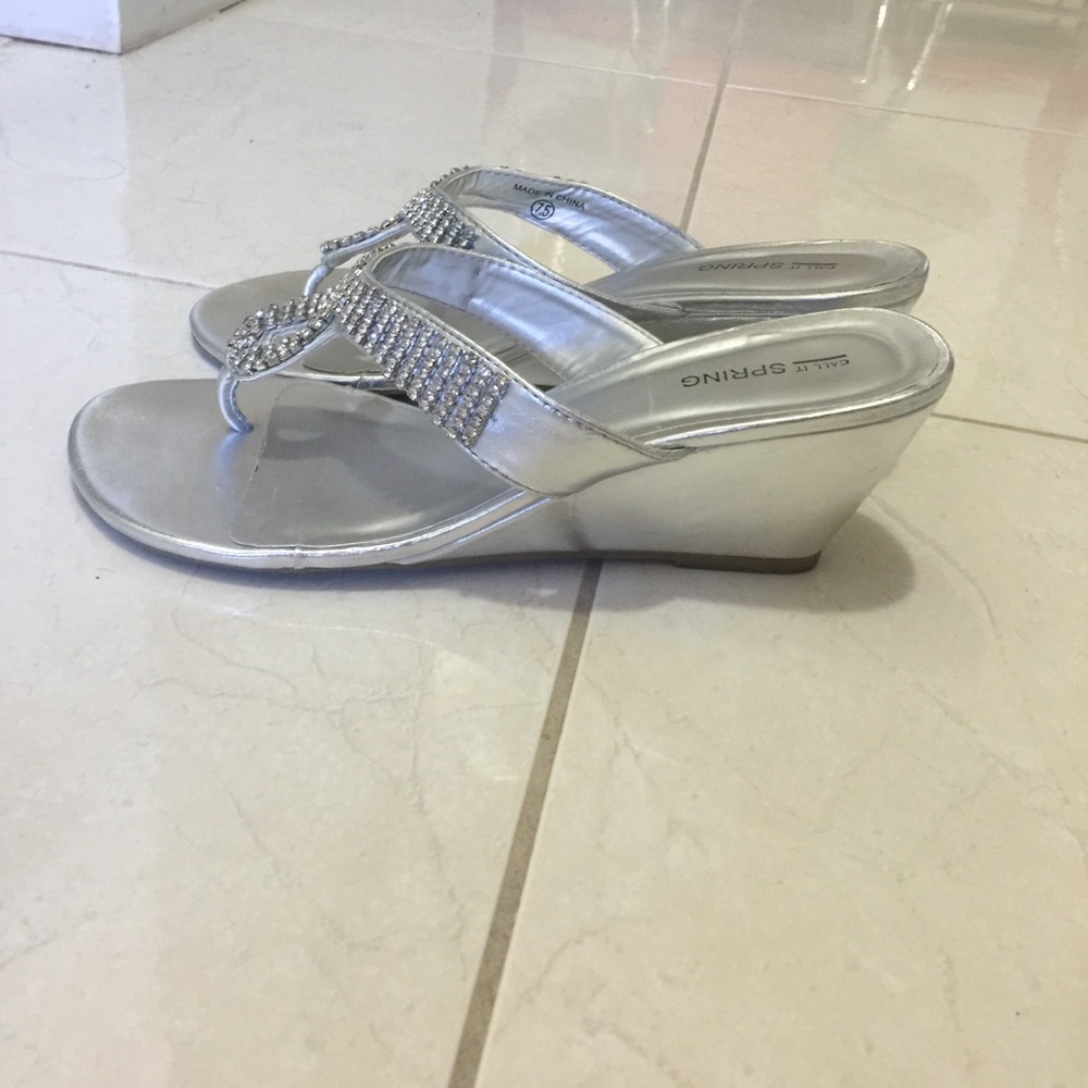 🎉Beautiful Call It Spring" Silver slippers 🎉