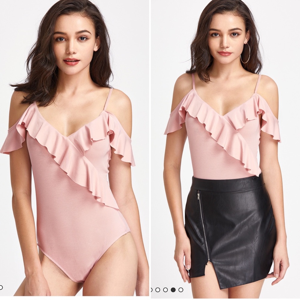 Frill cold shoulder bodysuit. Pale pink.