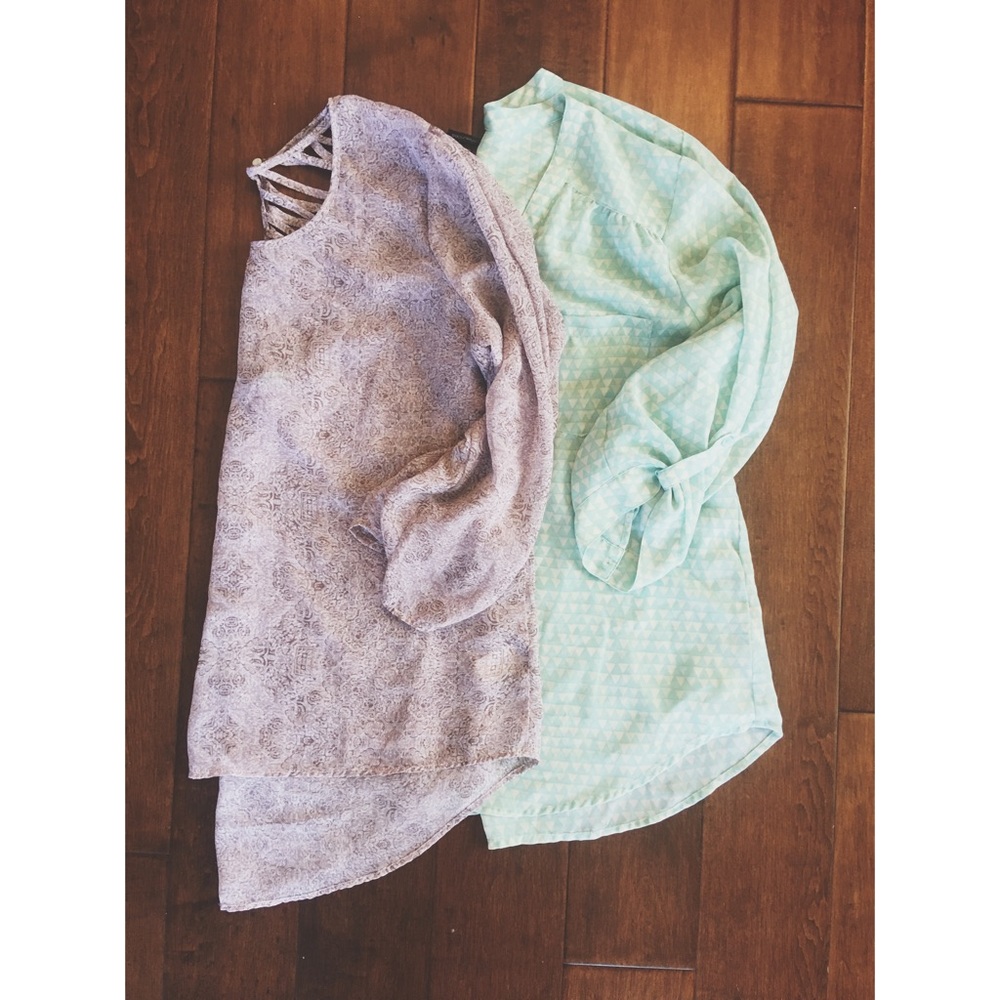 ✨$4 SALE✨ Lot of 2 blouses