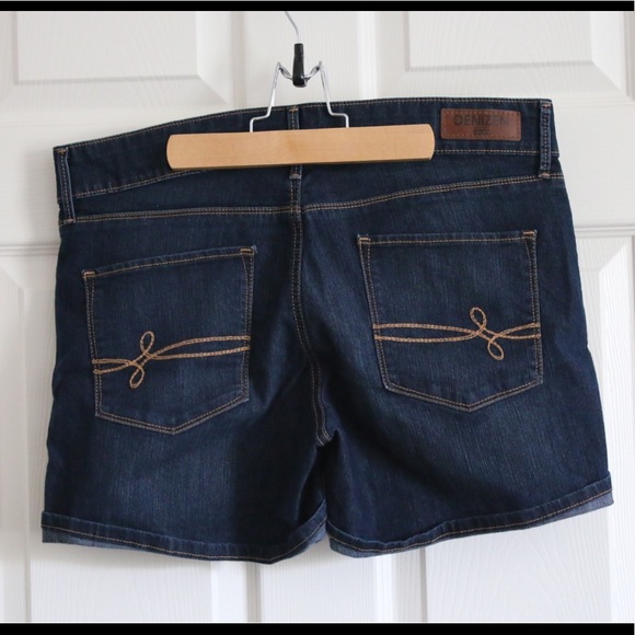 Levi jean shorts - Picture 2 of 2