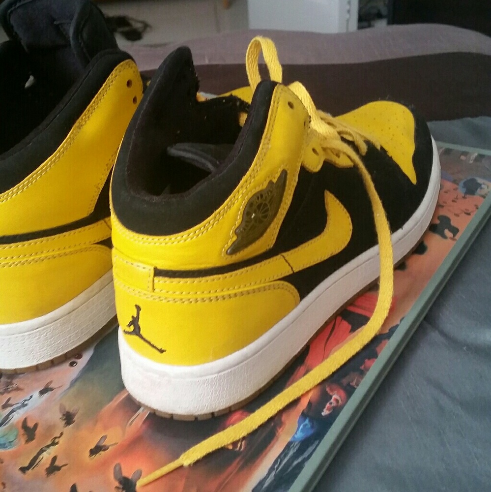 Air Jordan I Retro // Bumblebees Sz 6Y